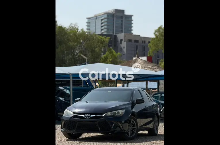 2015 TOYOTA CAMRY S E