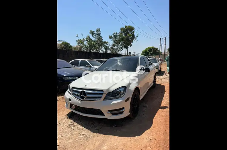 2012 MERCEDES BENZ C300