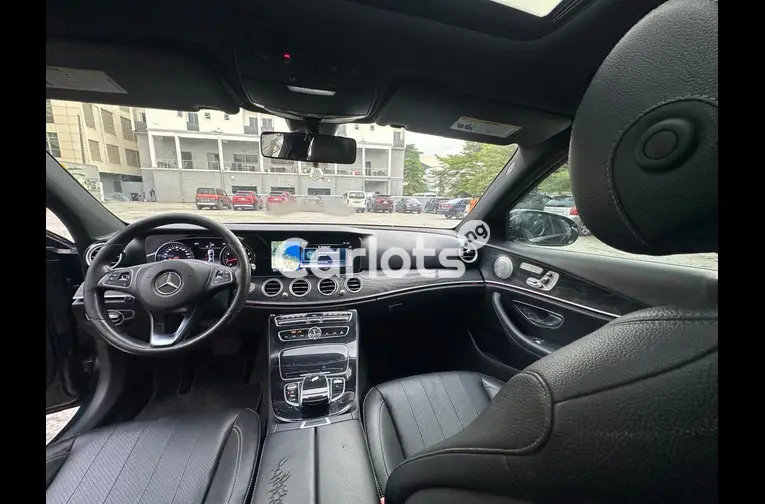 2017 MERCEDES BENZ E300 4MATIC for sale in Lagos, Lagos - thumbnail 3