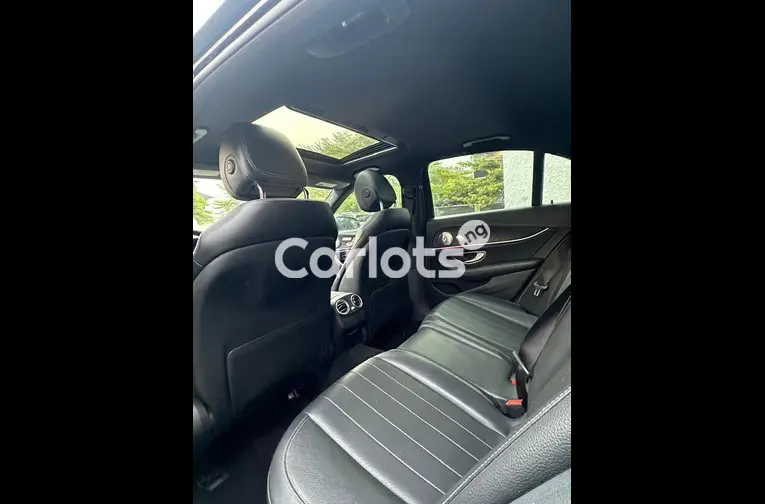 2017 MERCEDES BENZ E300 4MATIC for sale in Lagos, Lagos - thumbnail 4