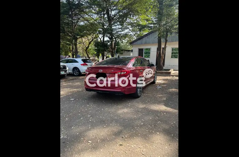 Nigerian Used DISTRESS SALE 2015 HYUNDAI SONATA LIMITED FULL OPTION for sale in Abuja, FCT - photo 5 of 6