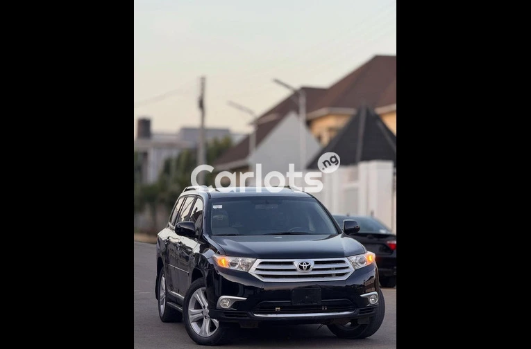 Nigerian Used TOKS STANDARD 2012 TOYOTA HIGHLANDER for sale in Kaduna - photo 3 of 7