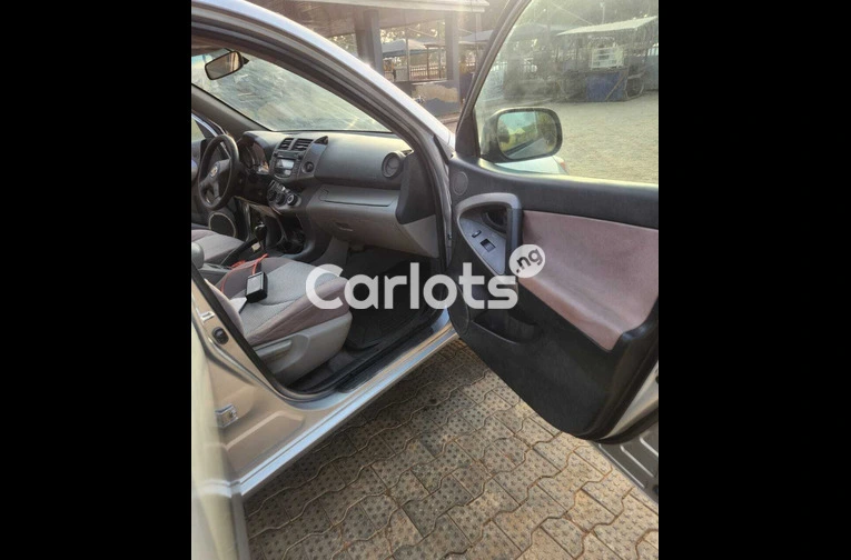 Distress sales 2007 Toyota Rav4 - 2/5