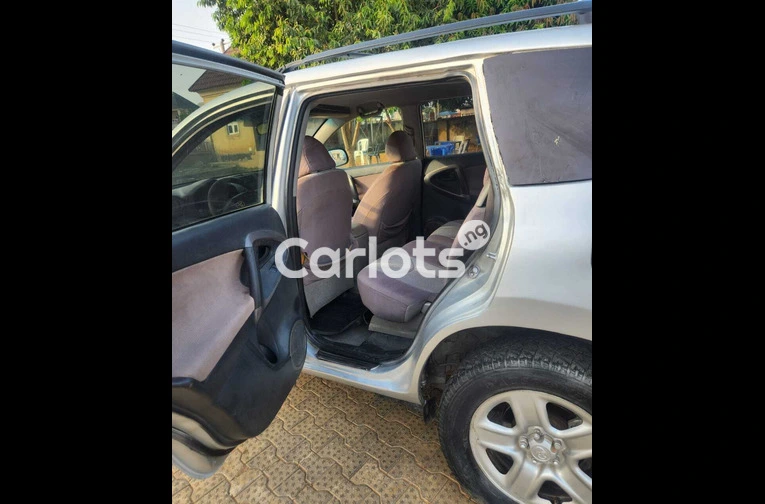 Nigerian Used Distress sales 2007 Toyota Rav4 for sale in Abuja - photo 3 of 5
