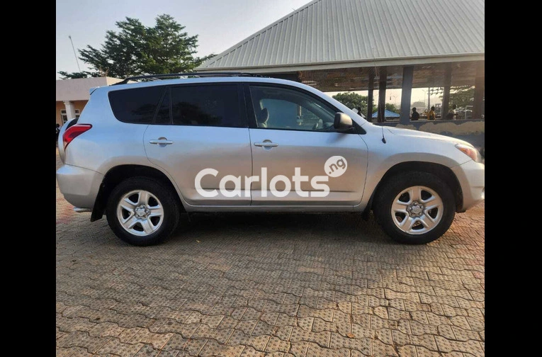 Nigerian Used Distress sales 2007 Toyota Rav4 for sale in Abuja - photo 5 of 5