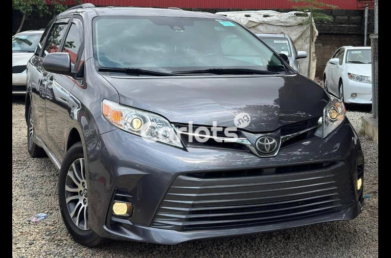 Direct Belgium 2018 Toyota sienna