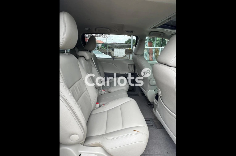 Foreign Used Direct Belgium 2018 Toyota sienna for sale in Abuja, FCT - photo 3 of 5