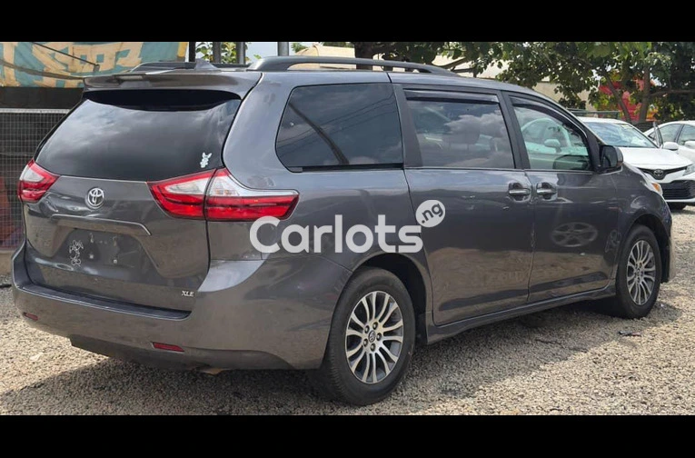 Foreign Used Direct Belgium 2018 Toyota sienna for sale in Abuja, FCT - thumbnail 5