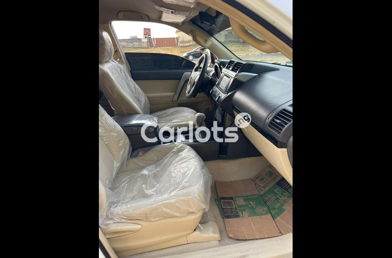 Nigerian Used Registered 2016 Toyota Land Cruiser Prado for sale in Abuja, FCT - thumbnail 2