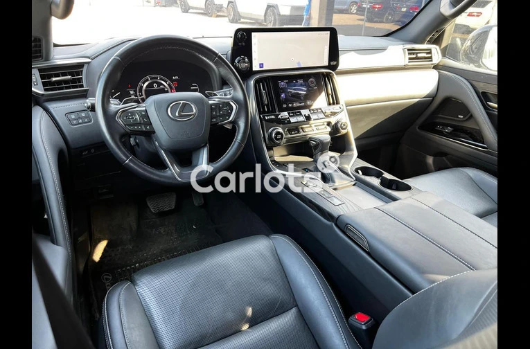 Brand new 2023 Lexus LX600 - 2/5