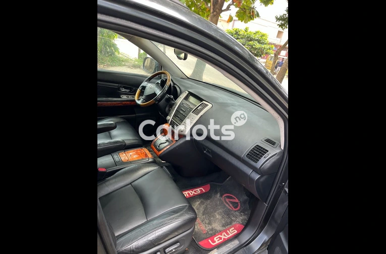 Nigerian Used TOKS STANDARD 2004 LEXUS RX330 for sale in Amuwo Odofin, Lagos - thumbnail 2