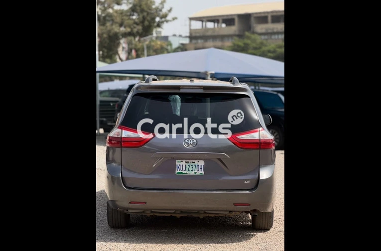 2015 TOYOTA SIENNA - 7/7