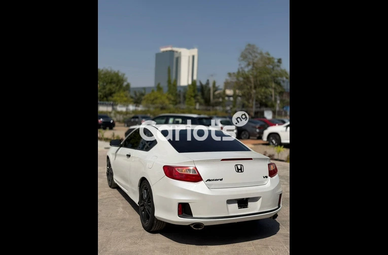 Clean used Honda Accord Coupe 2016 model V6 engine for sale in Abuja, FCT - photo 3 of 6