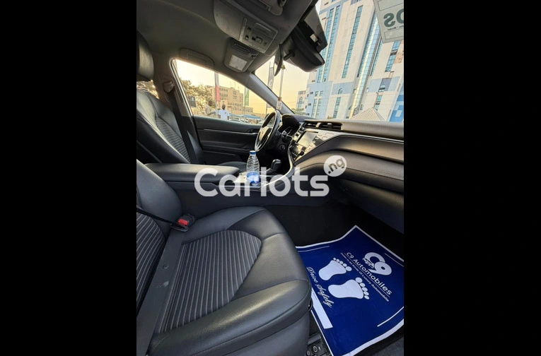 Foreign used Toyota Camry SE 2021 - 1