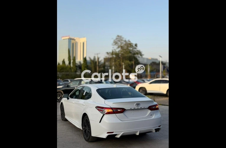 Foreign used Toyota Camry SE 2021 for sale in Abuja, FCT - photo 5 of 6