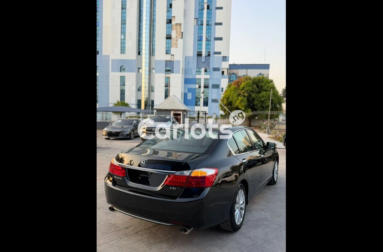 Foreign used Honda Accord 2015 model V6 for sale in Abuja, FCT - photo 4 of 7