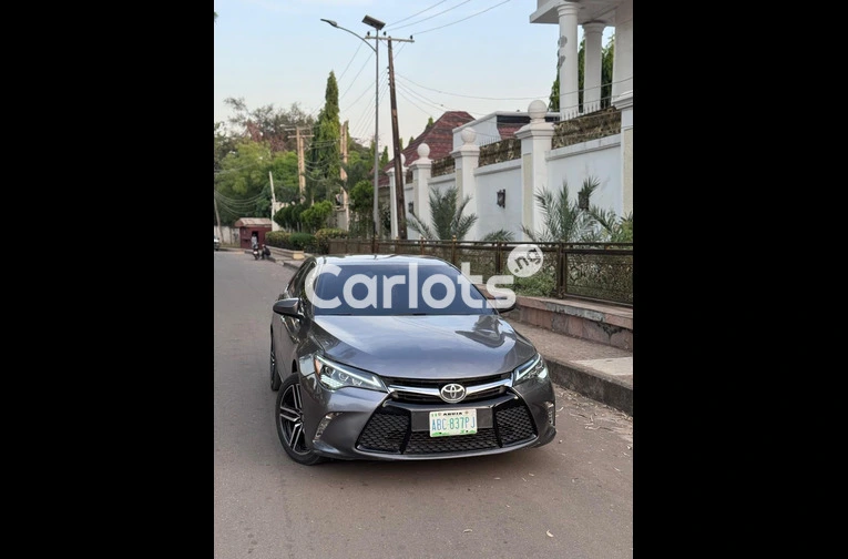 2016 TOYOTA CAMRY S E - 1/7