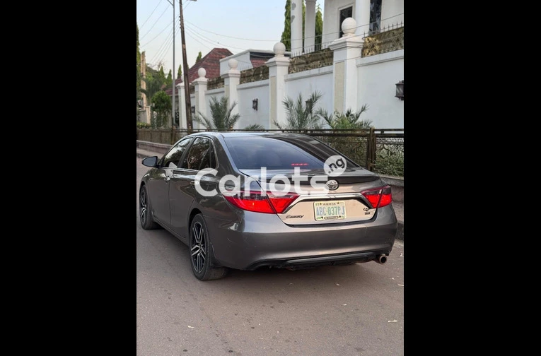 2016 TOYOTA CAMRY S E - 7/7