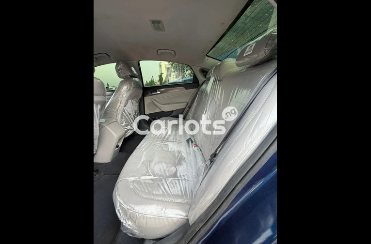 Used HYUNDAI Sonata 2015 model Keyless with duty for sale in Abuja, FCT - photo 3 of 6