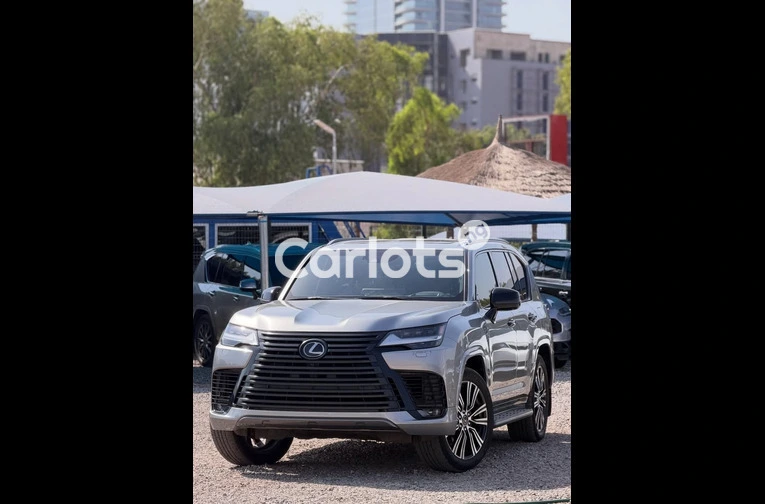 2025 LEXUS LX600 - 1/7