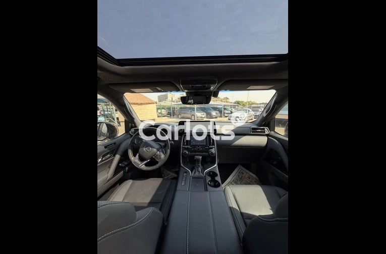 2025 LEXUS LX600 - 2/7
