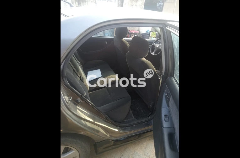UBER STANDARD 2005 TOYOTA COROLLA SPORT - 4