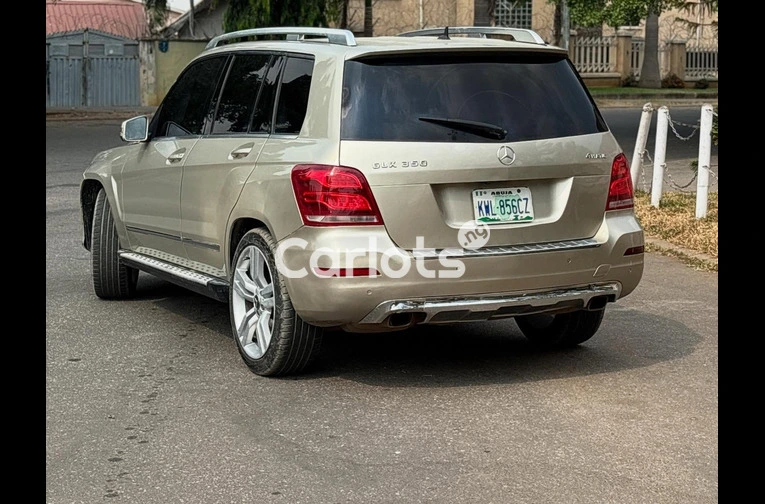 EXTREMELY CLEAN NIGERIAN USED MERCEDES BENZ GLK 350 2013 MODEL for sale in Abuja
