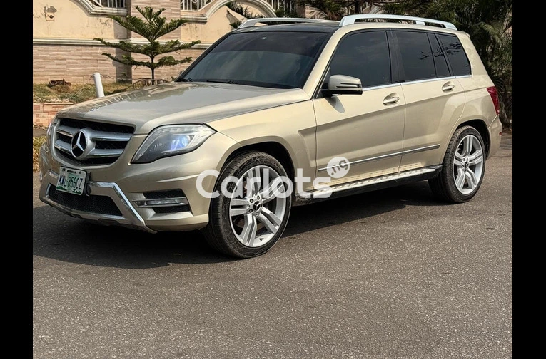 EXTREMELY CLEAN NIGERIAN USED MERCEDES BENZ GLK 350 2013 MODEL for sale in Abuja, FCT - thumbnail 4