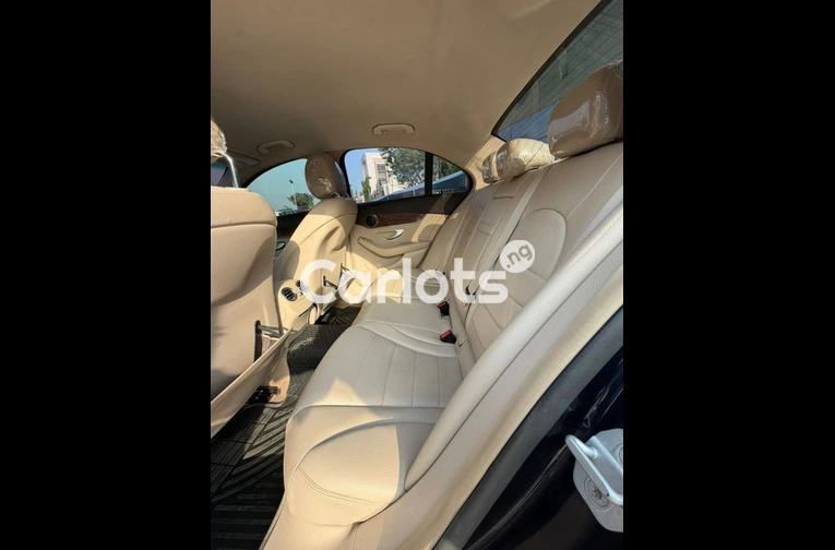 EXTREMELY CLEAN NIGERIAN USED MERCEDES BENZ C300 for sale in Abuja, FCT - photo 2 of 6