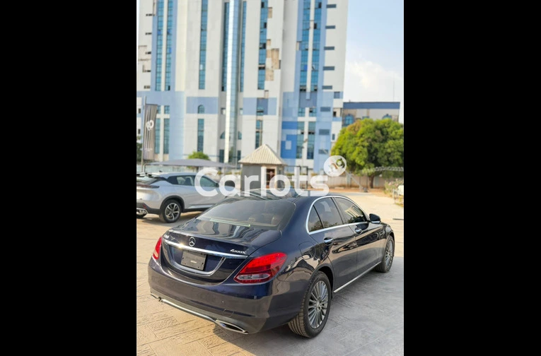 EXTREMELY CLEAN NIGERIAN USED MERCEDES BENZ C300 for sale in Abuja, FCT - photo 5 of 6