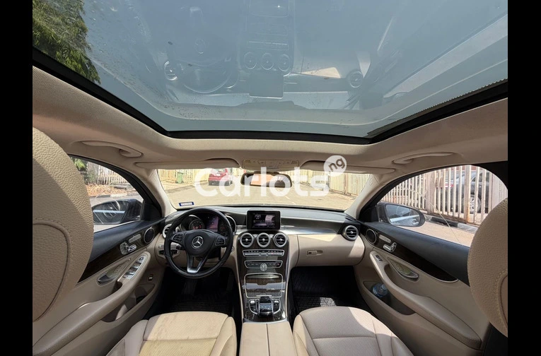 2016 MERCEDES C300 - 2/7