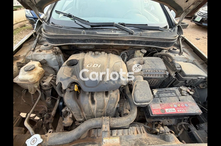 Nigerian Used 2013 HYUNDAI SONATA for sale in Garki, FCT - photo 2 of 7