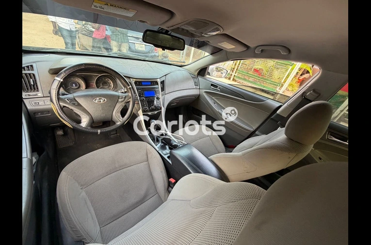 Nigerian Used 2013 HYUNDAI SONATA for sale in Garki, FCT - thumbnail 3