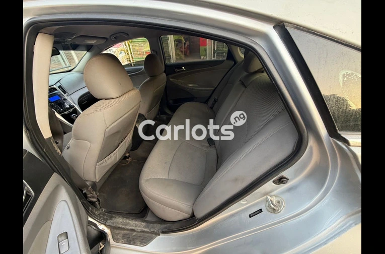 Nigerian Used 2013 HYUNDAI SONATA for sale in Garki, FCT - thumbnail 6