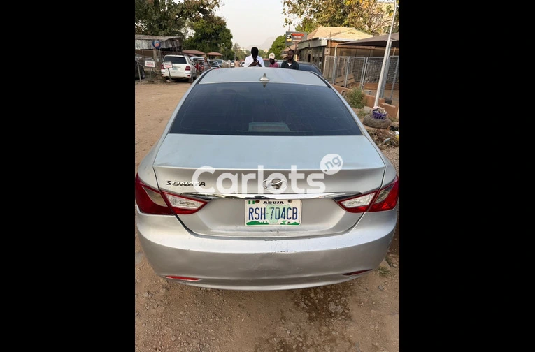 Nigerian Used 2013 HYUNDAI SONATA for sale in Garki, FCT - photo 7 of 7