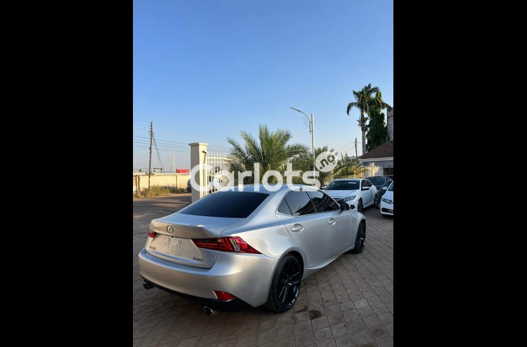 Nigerian Used 2015 LEXUS IS200T F-SPORT for sale in Kaduna - thumbnail 5
