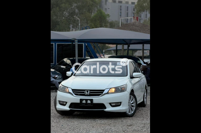 Distress Foreign used 2013 Honda Accord