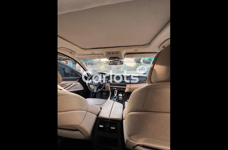 Nigerian Used 2011 BMW 5 SERIES 528i for sale in Kaduna - photo 4 of 7
