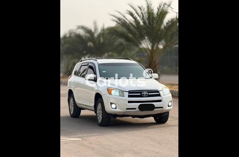 Nigerian Used 2012 TOYOTA RAV4 for sale in Kaduna - thumbnail 2