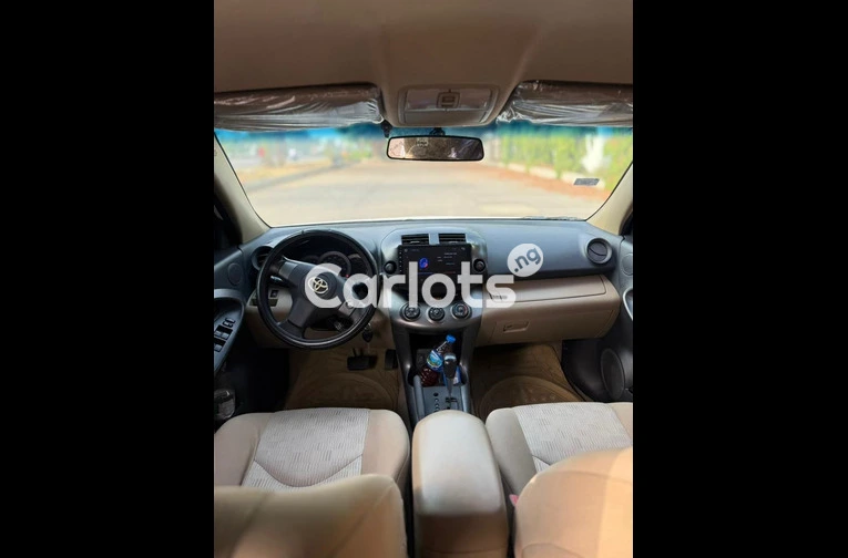 Nigerian Used 2012 TOYOTA RAV4 for sale in Kaduna - photo 3 of 7