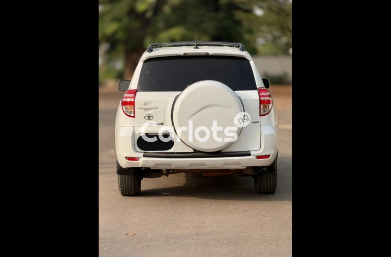 Nigerian Used 2012 TOYOTA RAV4 for sale in Kaduna - photo 7 of 7