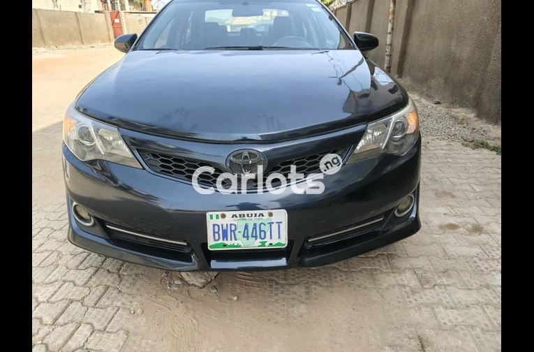 Used Toyota Camry 2013 - 2/5