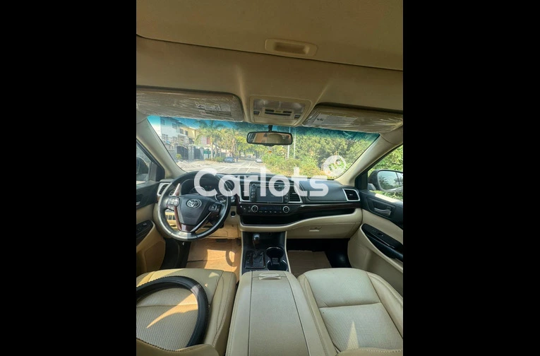 Foreign Used 2018 TOYOTA HIGHLANDER for sale in Garki, FCT - thumbnail 2