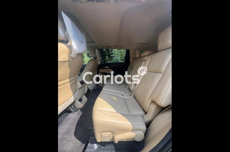 Foreign Used 2018 TOYOTA HIGHLANDER for sale in Garki, FCT - photo 3 of 7