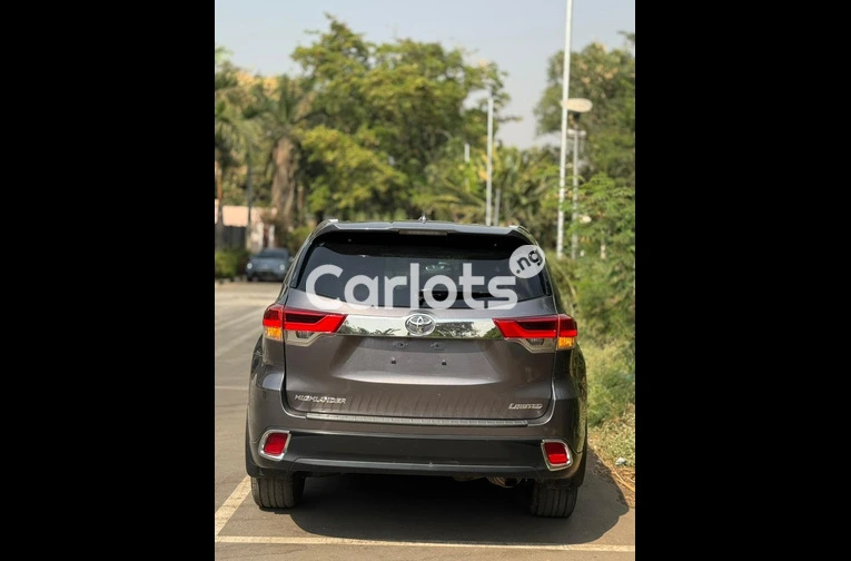 Foreign Used 2018 TOYOTA HIGHLANDER for sale in Garki, FCT - photo 7 of 7