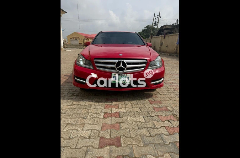2012 MERCEDES BENZ C300