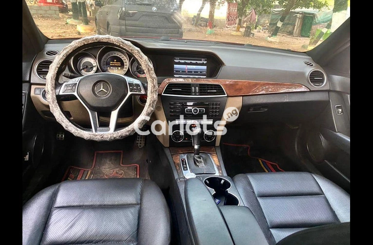 2012 MERCEDES BENZ C300 - 4/6