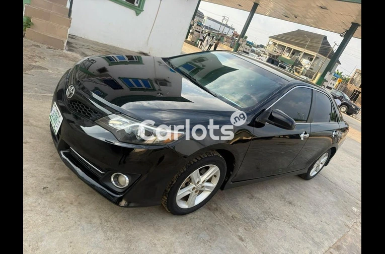 BRIEFLY DRIVEN 2013 TOYOTA CAMRY SE - 1/7