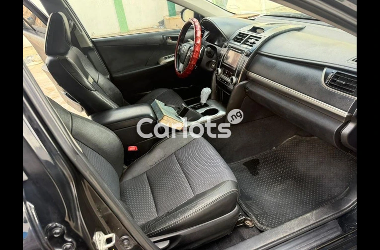 BRIEFLY DRIVEN 2013 TOYOTA CAMRY SE for sale in Surulere, Lagos - photo 2 of 7