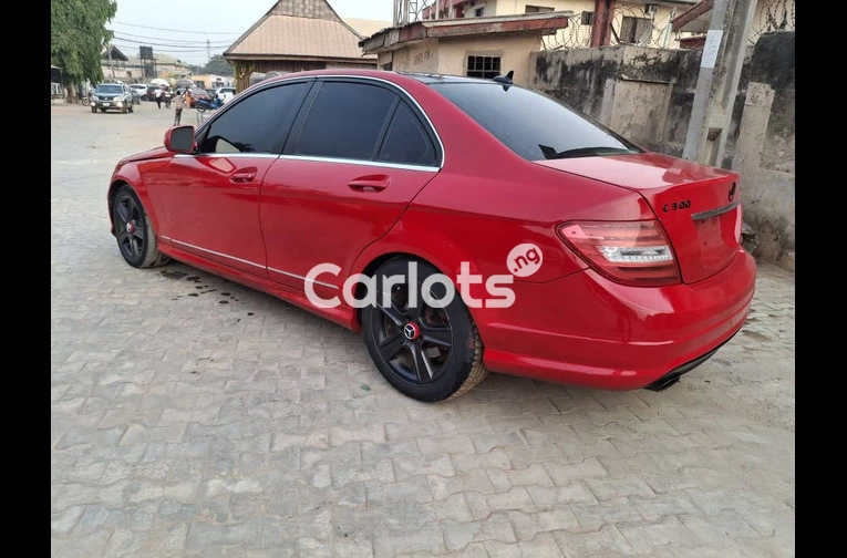 Neatly Used 2008 Mercedes Benz C300 - 2/4